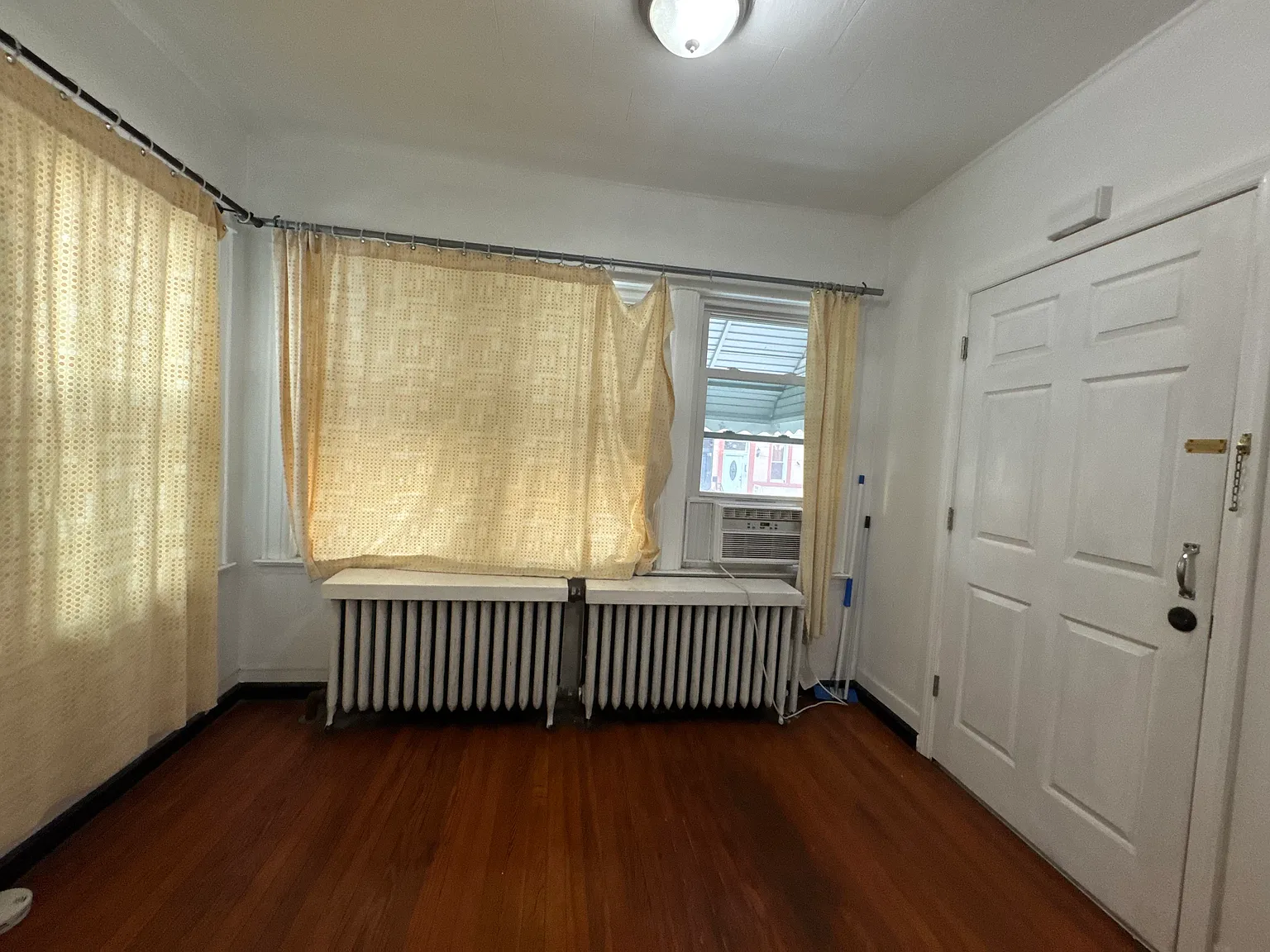 65 Zabriskie St — Photo 2