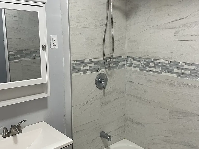 451 E 111th St SE #2R — Photo 9