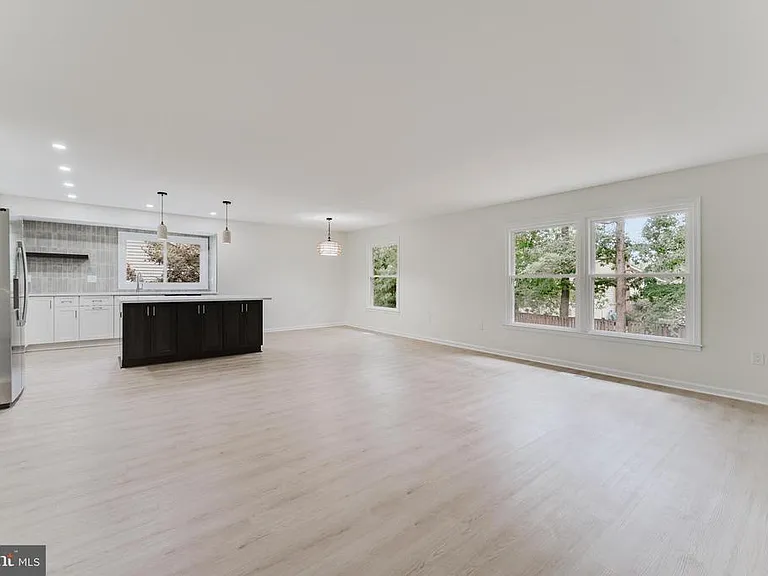 7107 Sontag Way — Photo 3