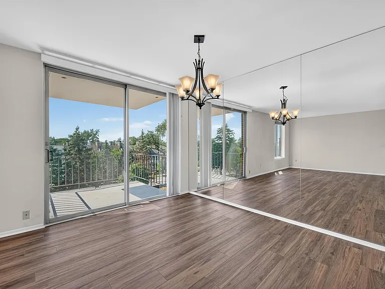 600 W Brown St #309 — Photo 9