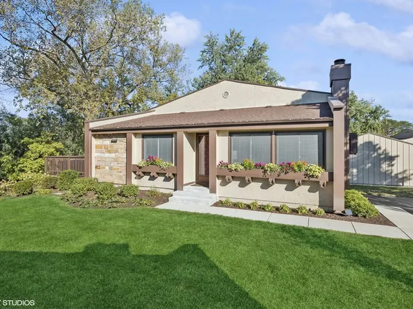 20 Stonehearth Sq, Indian Head Park, IL 60525