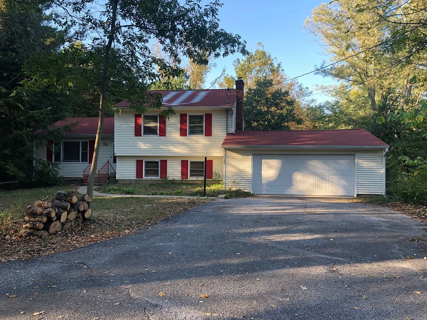 Newly renovated 4BR/2BA home, across from IU Stadium and Golf Course! — Photo 2