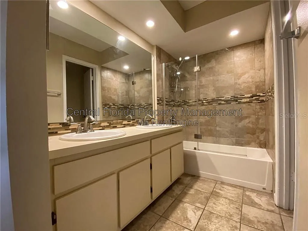 2 bed, 2.5 bath, 1268 sqft, $1,800 — Photo 3