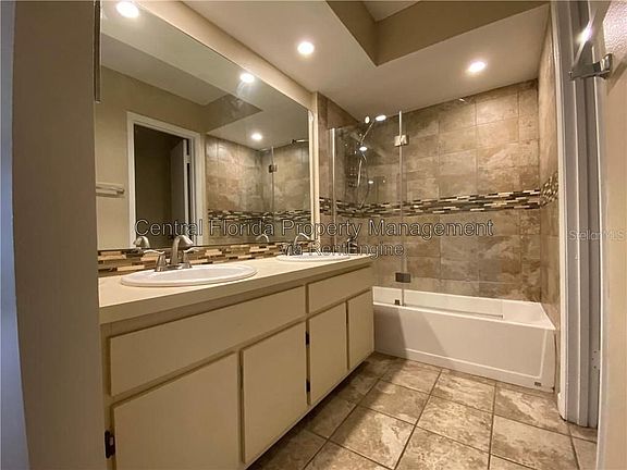 3rd image of 587 Northbridge Dr