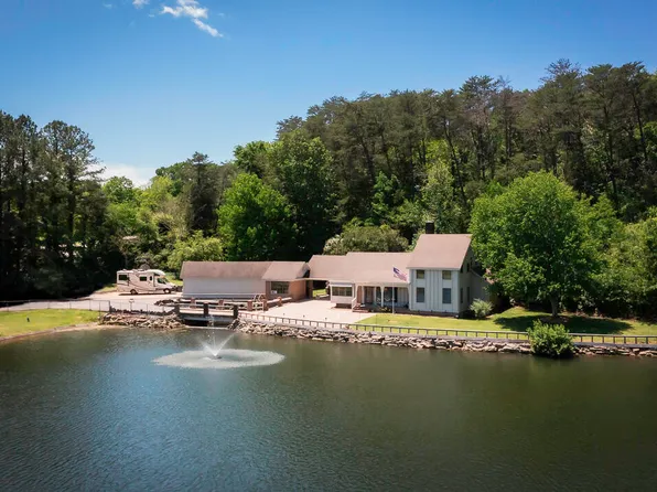 206 Lake Hills Dr, Trenton, GA 30752