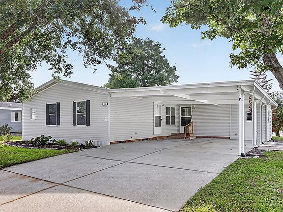 2nd image of 18 Beaver Lake Cir