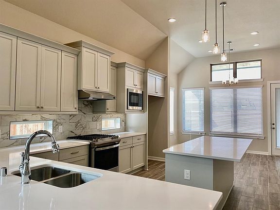 3rd image of 8723 Fox Trail Dr
