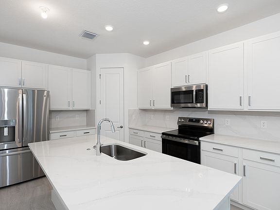 4th image of 1185 Carlton St