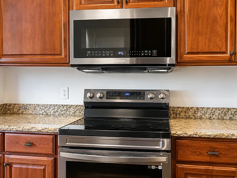 6102 Northshore Dr — Photo 8
