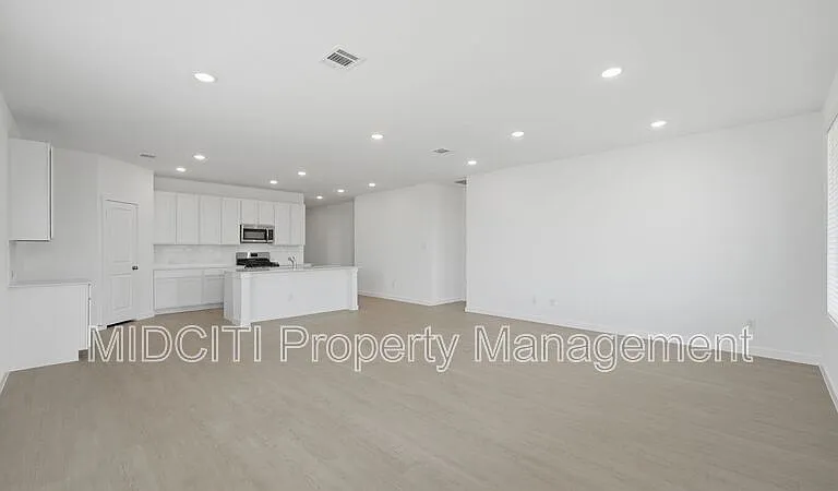 1304 Apron Trl — Photo 16