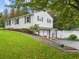 579 Knollwood Dr, Woonsocket, RI 02895