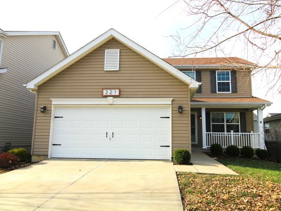 221 Pecan Bluffs Dr, Wentzville, MO 63385