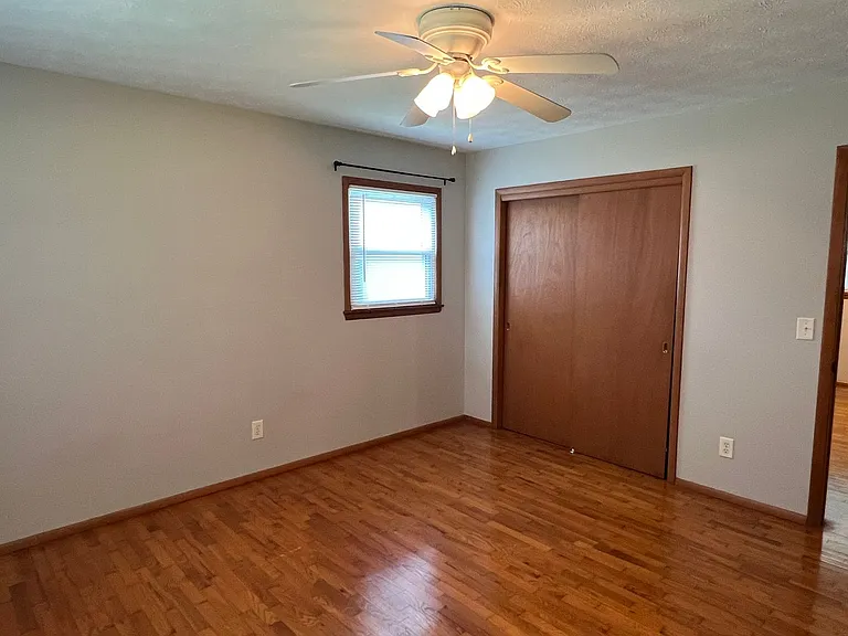 2430 S Kickapoo Ave — Photo 9