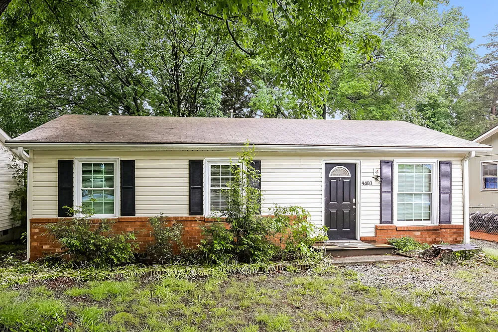 3 bed, 1.0 bath, 925 sqft, $1,530 — Photo 1