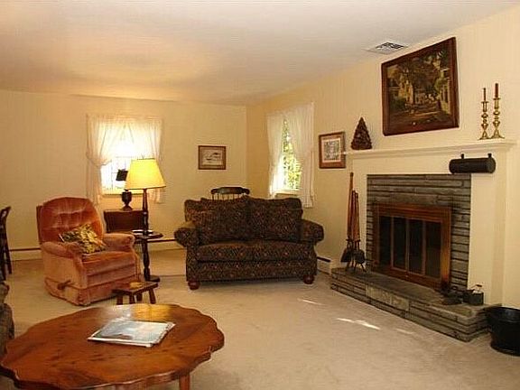4th image of 3 Pinewood Dr