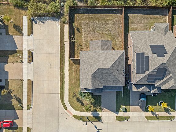 3rd image of 1701 Hidden Springs Dr