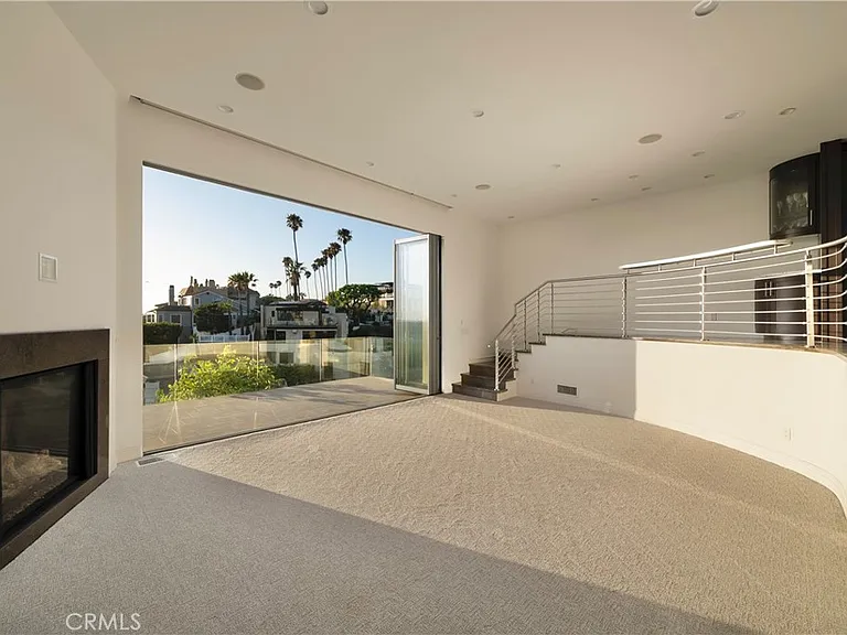 315 Carnation Ave — Photo 3