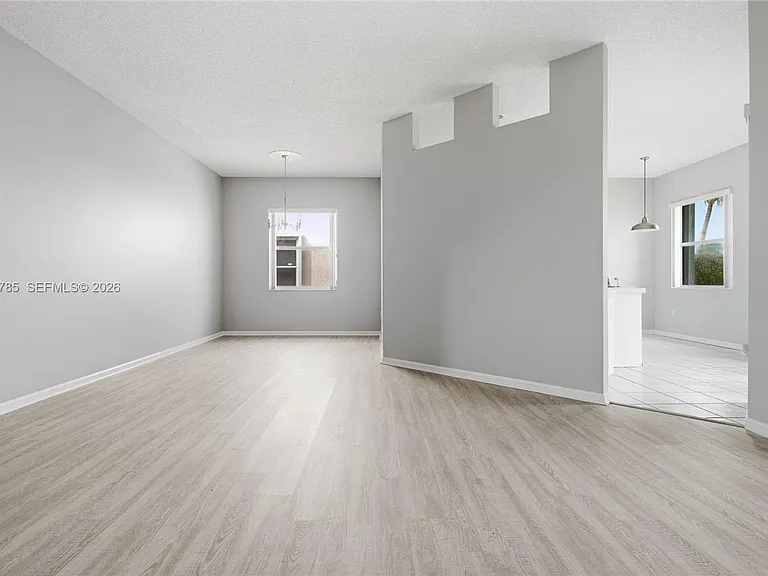 575 SE 29th Dr #0 — Photo 7