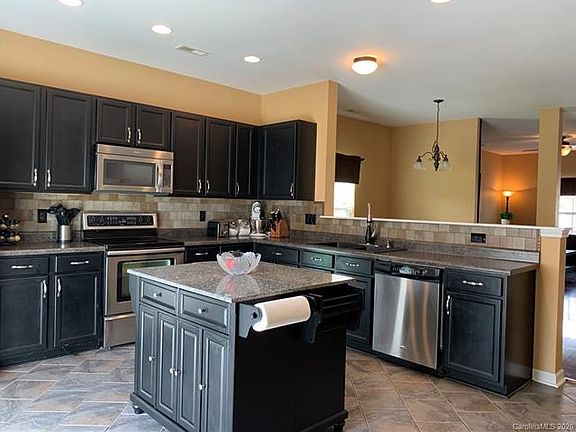 4th image of 1077 Willow Wind Dr #156