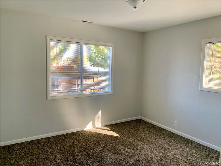 4385 Benton St — Photo 10