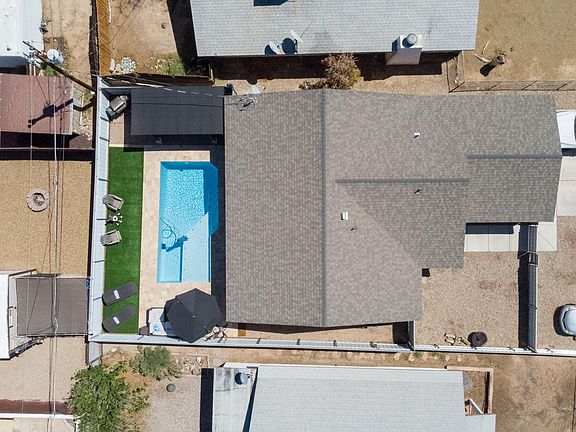 3rd image of 239 Tanglewood Ln