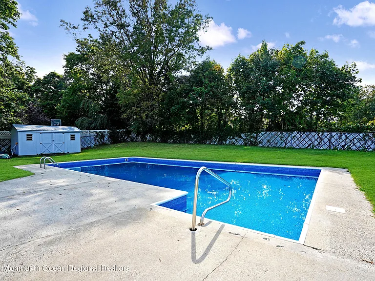 872 Red Oaks Dr — Photo 17