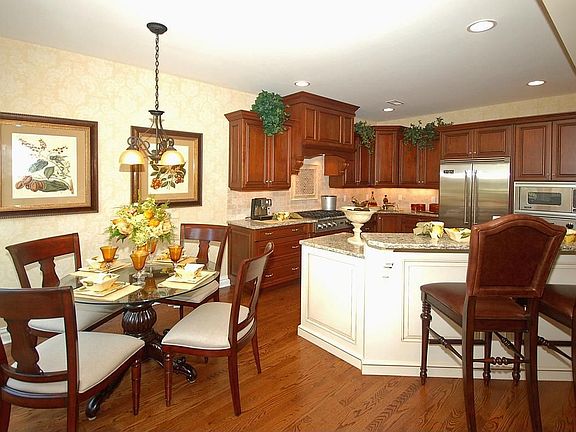 Kitchen/Eating Area