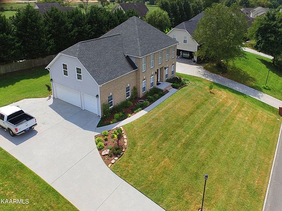 3rd image of 4821 Ivy Rose Dr