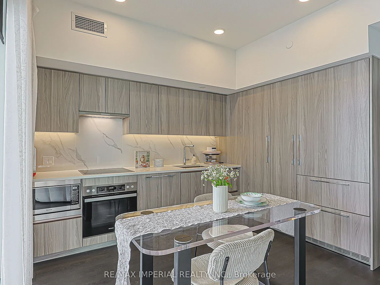 3 bed, $3,990 — Photo 2