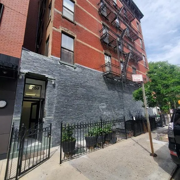 753 E 6th St #7 — Photo 14