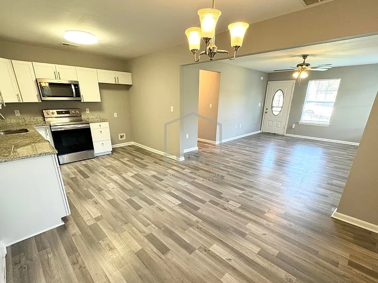 4428 Guildhall Dr — Photo 4