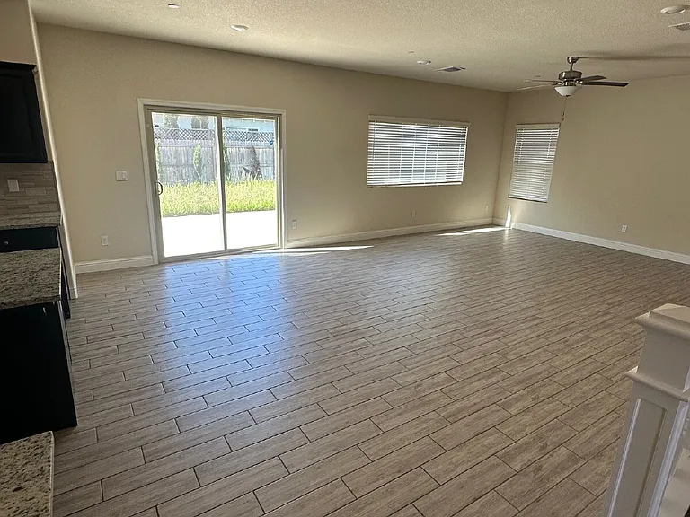 2494 Valdes Dr — Photo 15