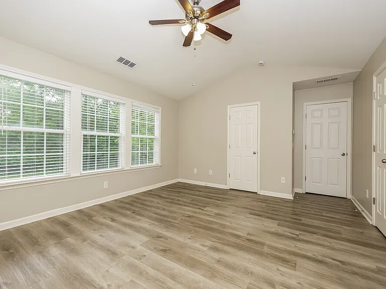 2214 Cardiff Ln — Photo 9