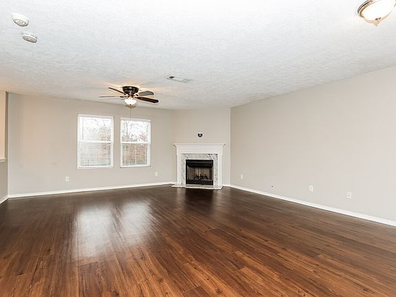 5th image of 806 General Barksdale Dr