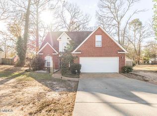 204 Woods Edge Way, Warner Robins, GA 31088