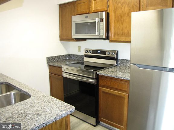 2nd image of 1504 Lincoln Way APT 401