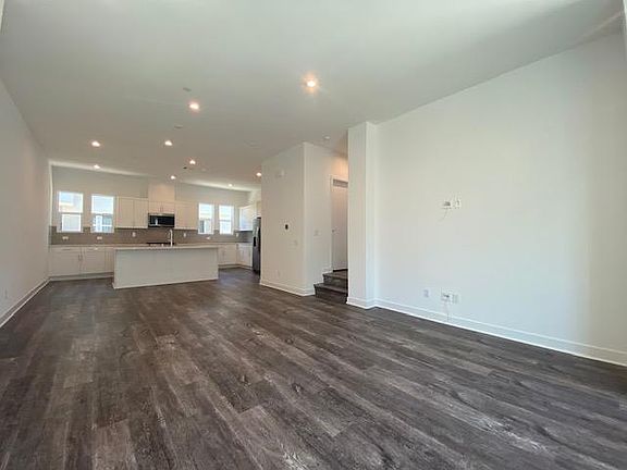 4th image of 1419 W Cara Dr