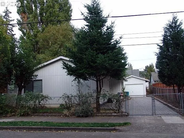 2200 SE 42nd Ave photo 1
