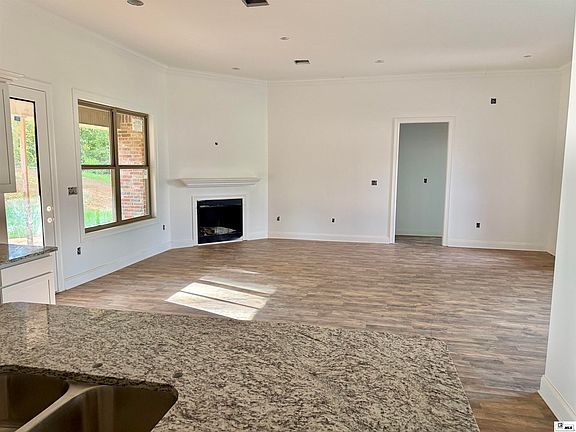 3rd image of 135 Lovemore Dr