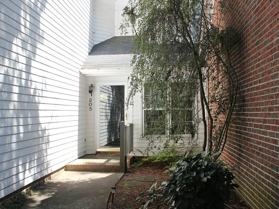 1st image of 205 Gates Dr