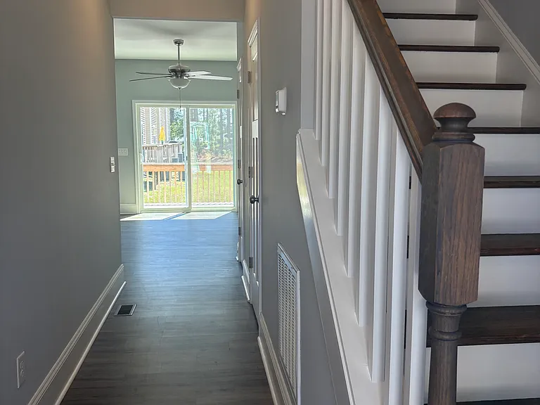 464 Dylan Dr — Photo 2