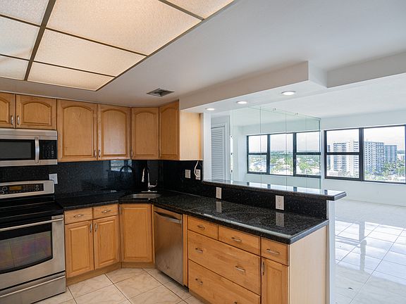 5th image of 3800 Galt Ocean Dr APT 1515