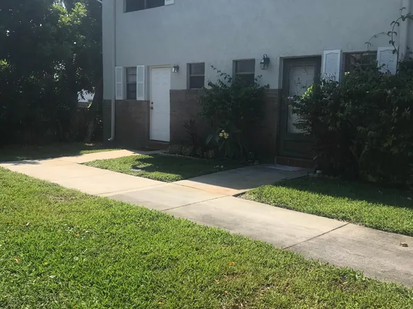 427 N Cypress Dr APT 4, Tequesta, FL 33469