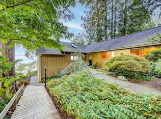 12079 Arrow Point Loop NE, Bainbridge Island, WA 98110
