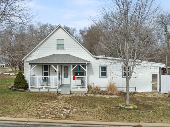 400 E Thornton St, Moundridge, KS 67107