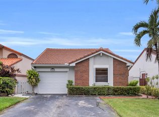 The Moors Cluster Homes, Hialeah, FL 33015