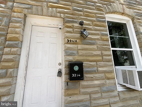 2nd image of 3214 E Fairmount Ave