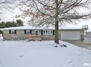 1012 S Collins St, Manito, IL 61546