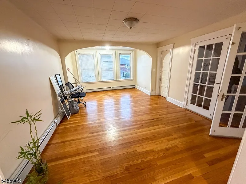 3 bed, 1.0 bath, $2,600 — Photo 2