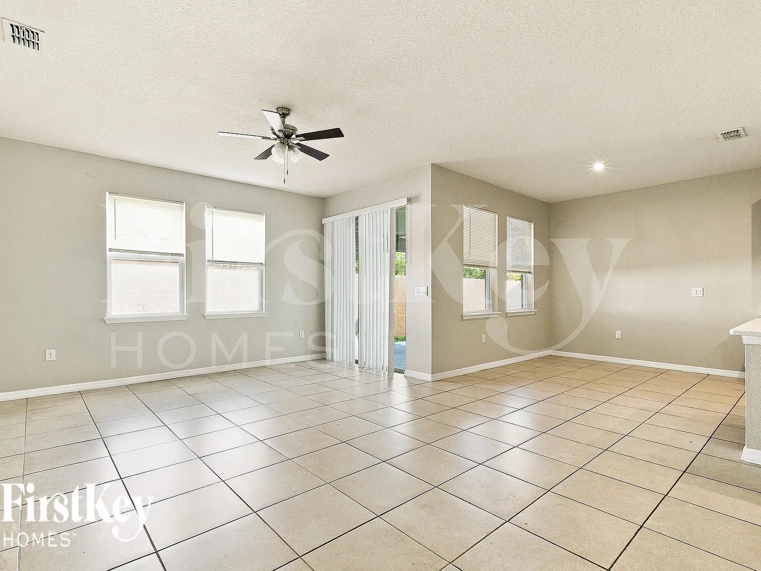 3 bed, 3.0 bath, 2022 sqft, $2,355 — Photo 4